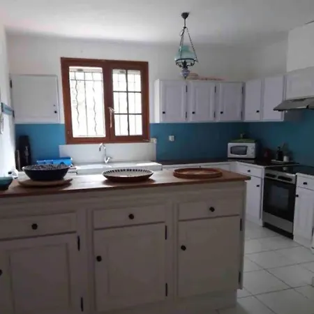 Pieds Dans L'eau Sur La