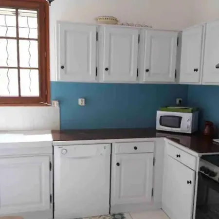 Pieds Dans L'eau Sur La