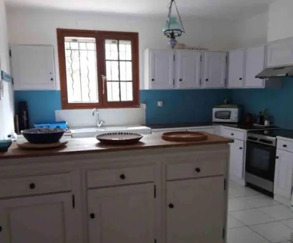 Pieds Dans L'eau Sur La